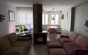 Apartamento Ameto en la plaza PradollanoJunto al telecabina Borreguiles